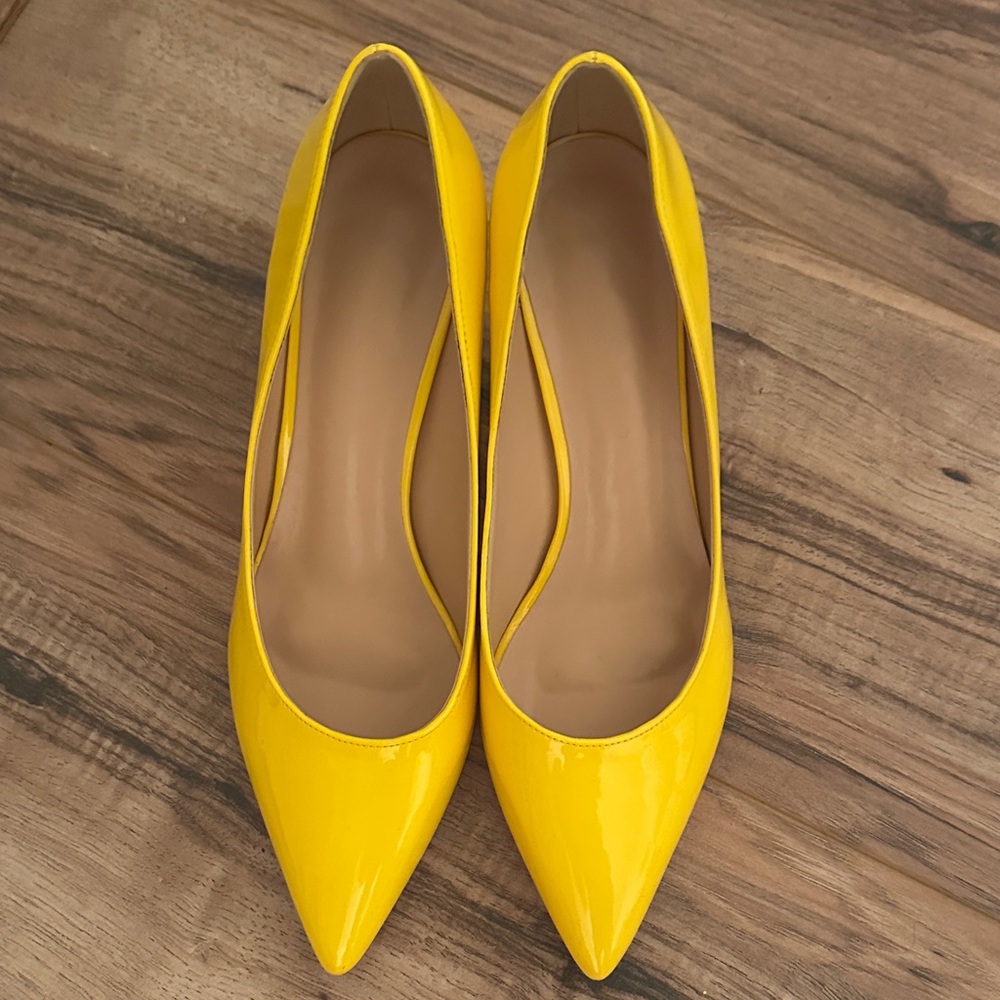 NY Collection Bright Yellow Heels